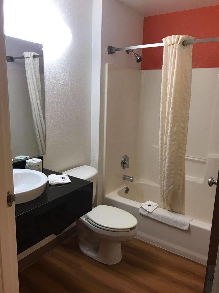 Motel 6-Barkeyville, Pa Екстериор снимка